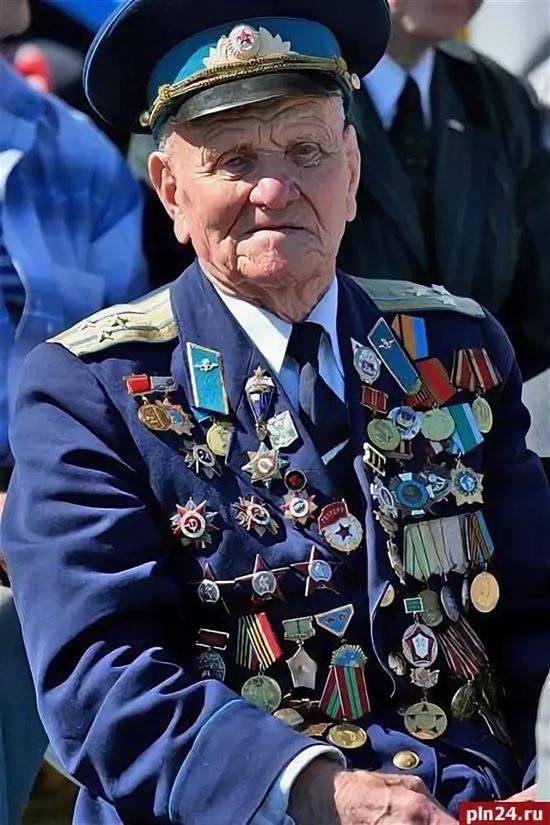 Сколько в россии ветеранов великой отечественной. Ветераны с орденами. Награды ветеранов. Ветеран с медалями.
