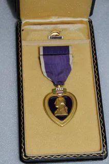 Purple heart перевод. Медаль пурпурное сердце (США). Орден пурпурное сердце. Пурпурное сердце награда. Орден пурпурное сердце награда США.