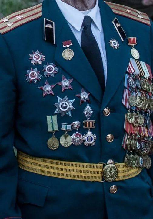 Расположение медалей на гражданском пиджаке