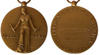 Аверс и реверс медали Победы во Второй Мировой войне.